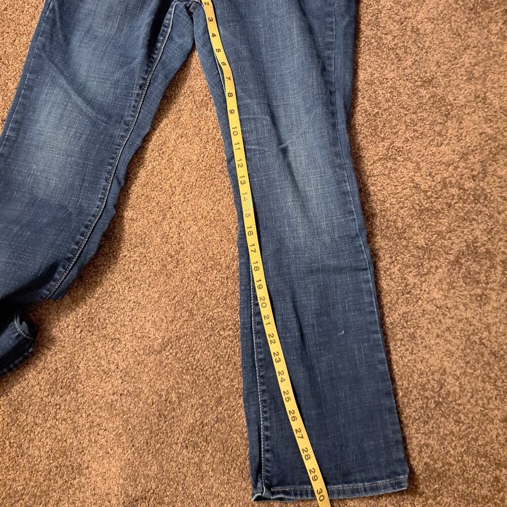 Levi's Curvy High-Rise Bootcut Denim Jeans - Picture 9 of 10
